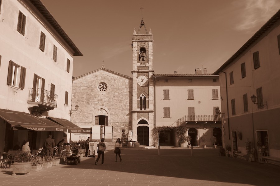 San Quirico d'Orcia, l'un des plus beaux villages de la Toscane, tout comme Pienza ou Montalcino, dans la région de l'Orcia. Ⓒ María Calvo.