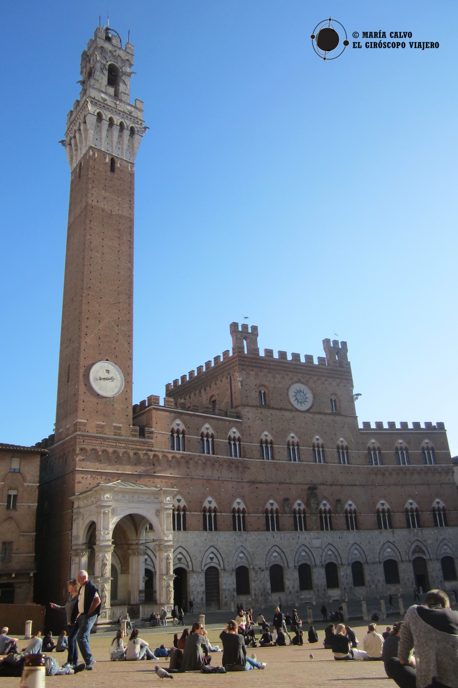 Visites culturelles en Toscane. Le palazzo pubblico de Sienne dans la photo
